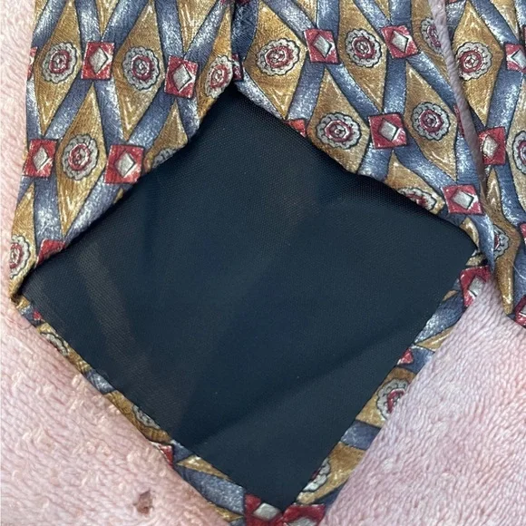 Alexander Julian Diamond Pattern Tie in Gold and Red - Picture 7 of 8